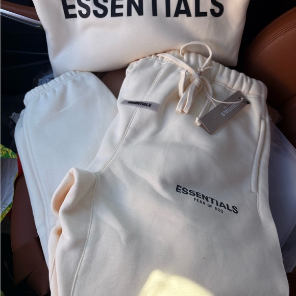 Fear of God Essentials Off-White whole set (unisex because it fits women too) - Picture 6 of 6